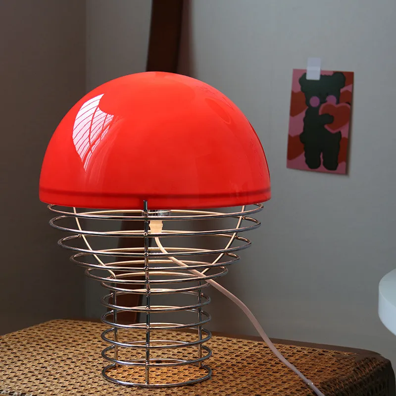 Настольная лампа из красного стекла, декоративная прикроватная лампа в стиле ретро, лампа для гостиной, детской спальни
Настольная лампа из красного стекла, декоративная прикроватная лампа в стиле ретро, лампа для гостиной, детской спальни