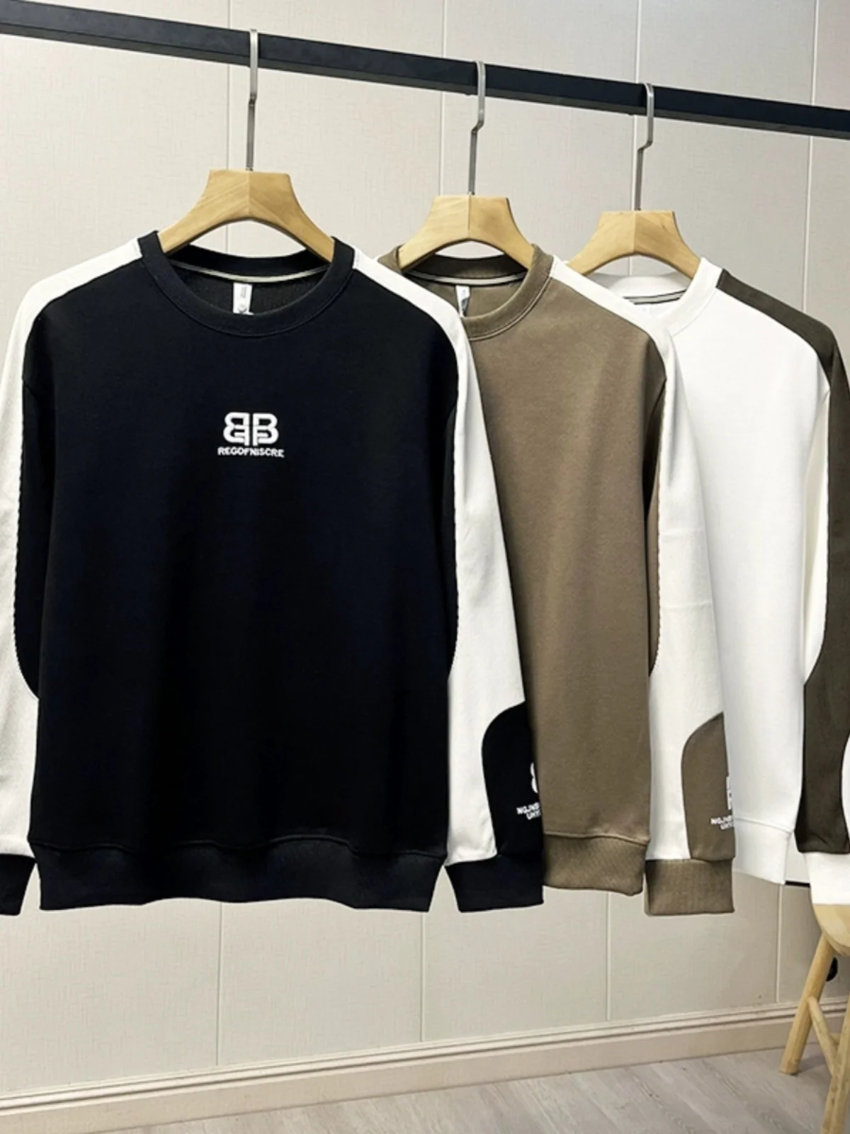 Модный цветовой коллекционный набор! Изысканная вышивка буквами! Новая весенняя мужская дышащая футболка с круглым вырезом, приятная для кожи, универсальная, повседневная, свободного кроя.
Модный цветовой коллекционный набор! Изысканная вышивка буквами! Новая весенняя мужская дышащая футболка с круглым вырезом, приятная для кожи, универсальная, повседневная, свободного кроя.