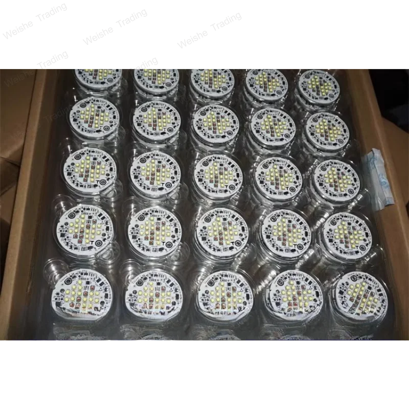 44W high power and high color rendering 22 imported lamp beads LED lamp board 31V1400ma high brightness LED lamp board
44W high power and high color rendering 22 imported lamp beads LED lamp board 31V1400ma high brightness LED lamp board