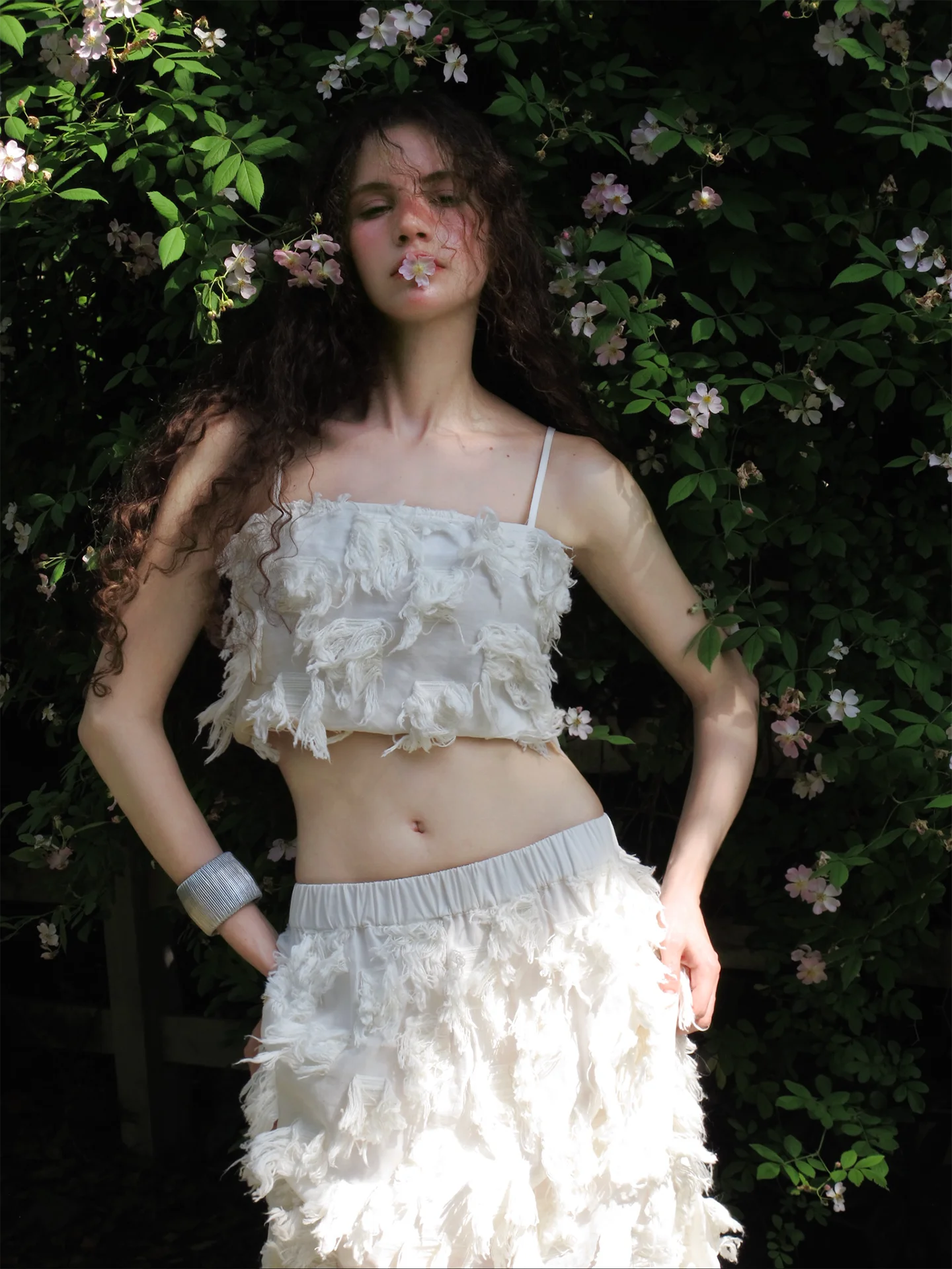 Cariedo Moonlight Whispers Artistic Roaming 3D Textured Frayed Hem Layered Tone Strap Top Half Skirt Women's Summer Loose Fit
Cariedo Moonlight Whispers Artistic Roaming 3D Textured Frayed Hem Layered Tone Strap Top Half Skirt Women's Summer Loose Fit