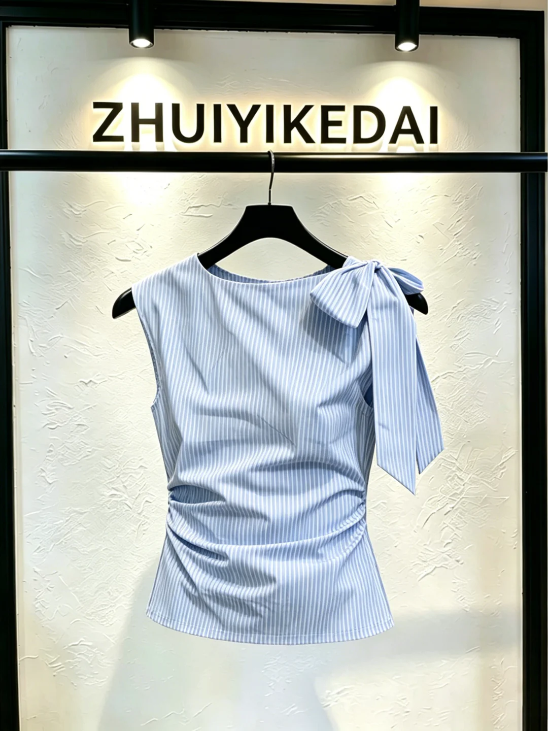 Summer Stripe Knot Waist Cinched Shirt Women's Korean Style Beach Vacation Fashion Top Regular Sleeveless round Neck
Summer Stripe Knot Waist Cinched Shirt Women's Korean Style Beach Vacation Fashion Top Regular Sleeveless round Neck