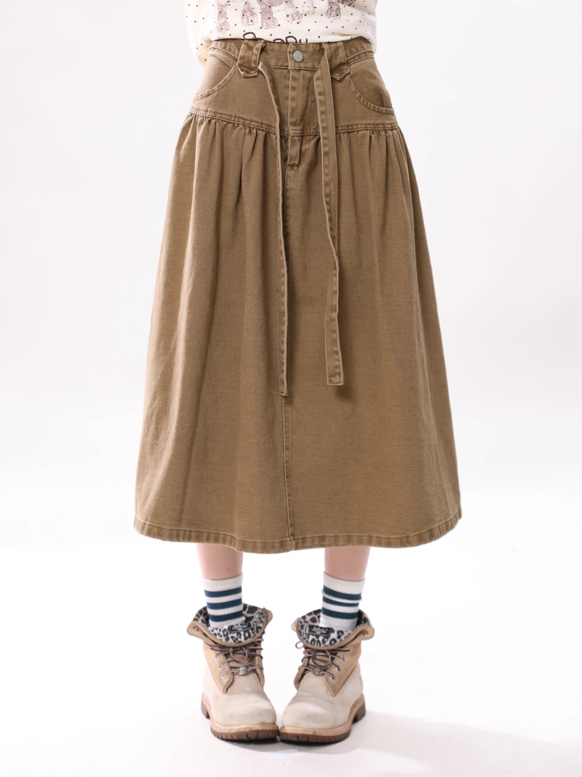 ENJOG Retro Khaki Workwear Denim Half Skirt High Waist Versatile Casual A-Line Long Skirt for Women Summer New Style
ENJOG Retro Khaki Workwear Denim Half Skirt High Waist Versatile Casual A-Line Long Skirt for Women Summer New Style