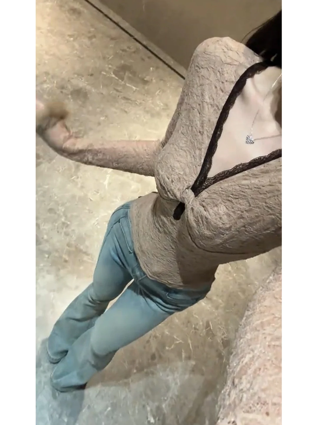 Топ женский облегающий с кружевом и V-образным вырезом, с эффектом утягивания талии, сексуальный, длинный рукав, тренд Pure Desire, весна 2026, повседневная одежда
Топ женский облегающий с кружевом и V-образным вырезом, с эффектом утягивания талии, сексуальный, длинный рукав, тренд Pure Desire, весна 2026, повседневная одежда