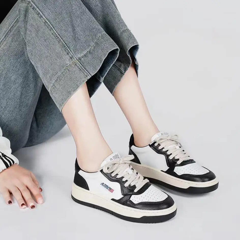 2026 Classic Low Top Casual Board Shoes Running Shoes AUTRY MEDALIST White Genuine Leather Men Women Sports Shoes
2026 Classic Low Top Casual Board Shoes Running Shoes AUTRY MEDALIST White Genuine Leather Men Women Sports Shoes