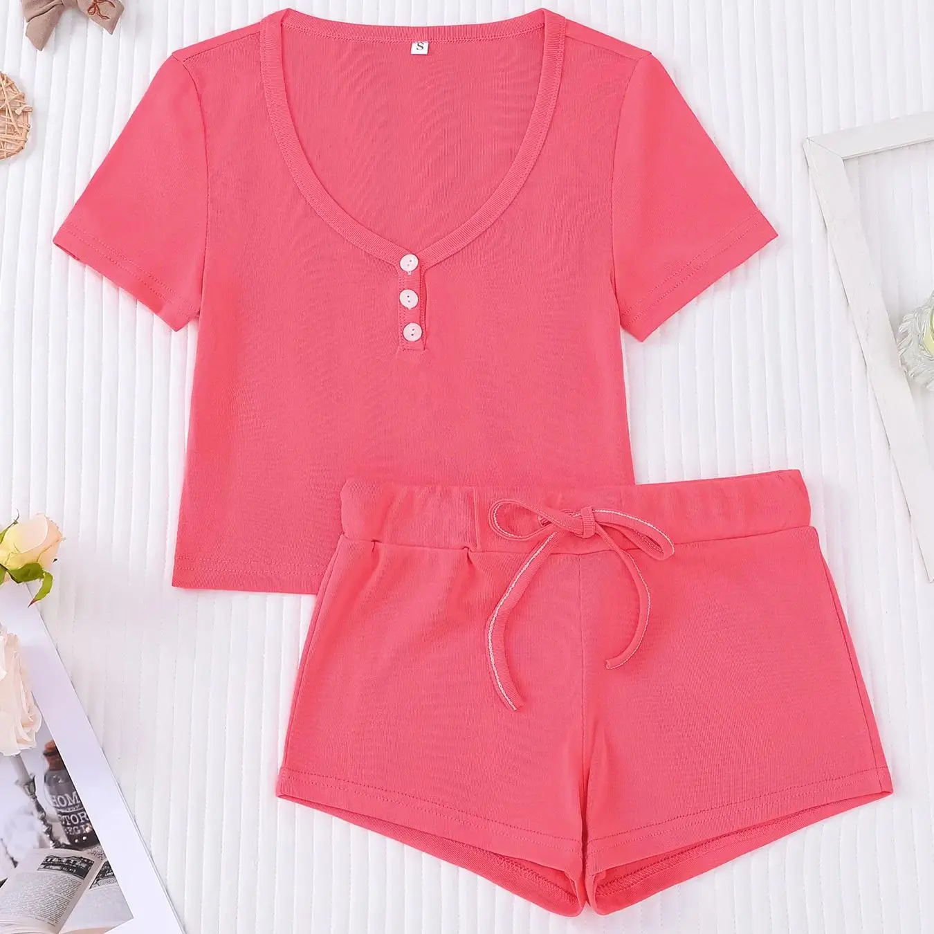 Summer pink V-neck short sleeved shorts pajama set for women's casual home wear can be worn outside
Summer pink V-neck short sleeved shorts pajama set for women's casual home wear can be worn outside