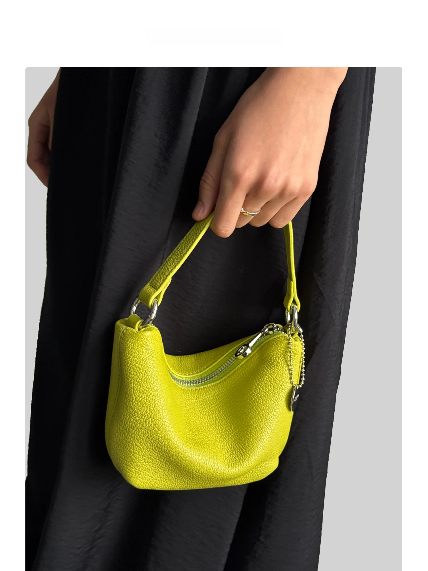 RANU Original Luxury Goat Skin Chain Crossbody Bag 2025 New Faion Handheld Women's Bag Mobile Phone Bag Briti Sle
RANU Original Luxury Goat Skin Chain Crossbody Bag 2025 New Faion Handheld Women's Bag Mobile Phone Bag Briti Sle