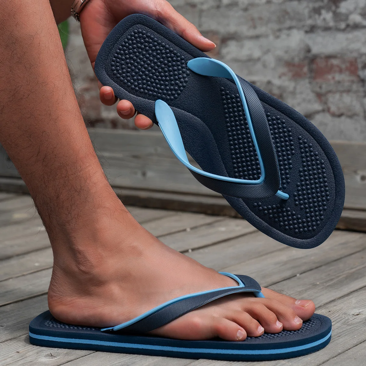 Summer Men's Comfortable Flip Flops with Massage Sole Anti-Slip Outdoor Sandals for Beach, Pool and Daily Wear Zapatos De Hombre
Summer Men's Comfortable Flip Flops with Massage Sole Anti-Slip Outdoor Sandals for Beach, Pool and Daily Wear Zapatos De Hombre