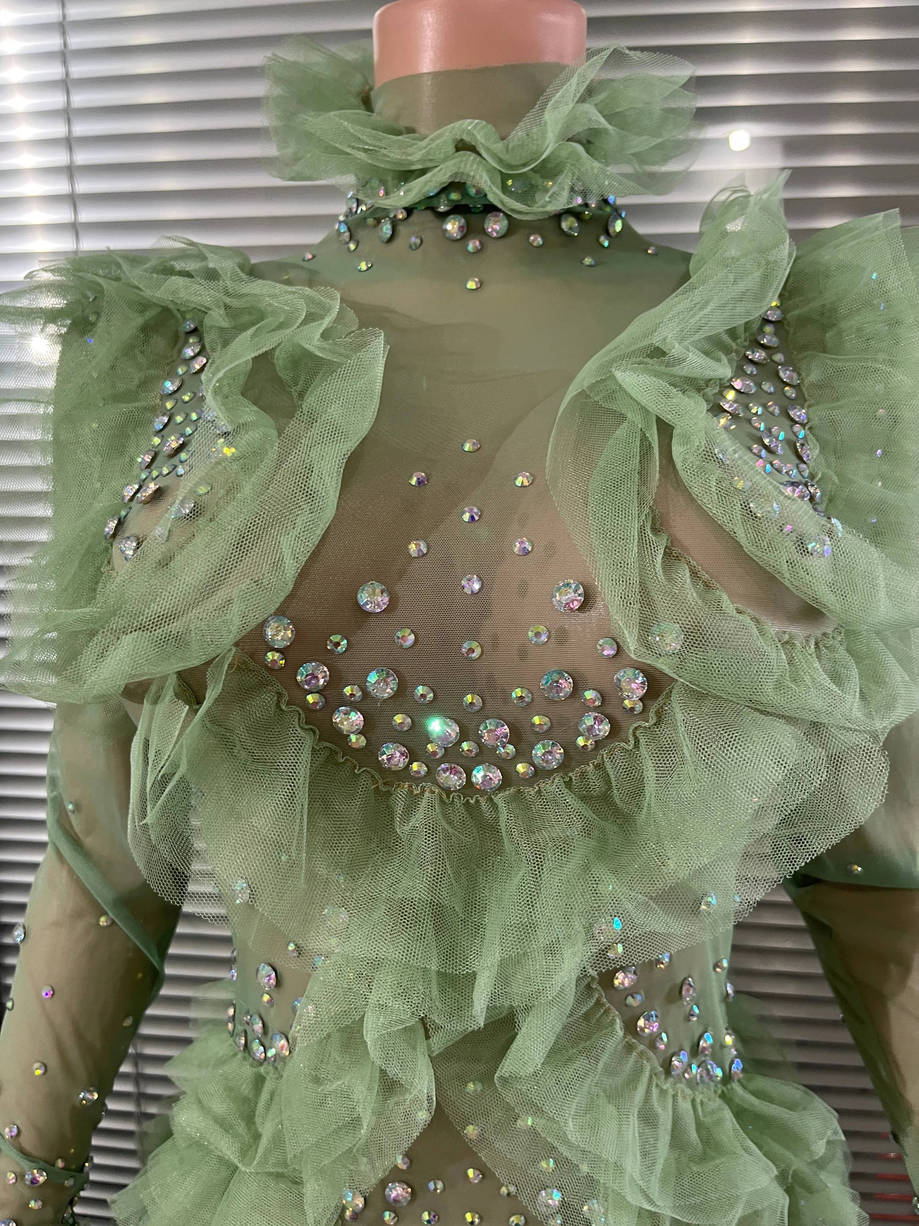 Luxurious Mint Green Rhinestone Sheer Dress Layered Tulle Ruffles High Neck Ideal Women Stage Performance Nightclub Party Outfit
Luxurious Mint Green Rhinestone Sheer Dress Layered Tulle Ruffles High Neck Ideal Women Stage Performance Nightclub Party Outfit