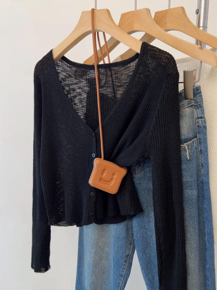 Women Outerwear Air Conditioner Shawl Single-breasted Short Tops 2026 Summer Blue V-Neck Thin Sunscreen Knit Cardigan
Women Outerwear Air Conditioner Shawl Single-breasted Short Tops 2026 Summer Blue V-Neck Thin Sunscreen Knit Cardigan