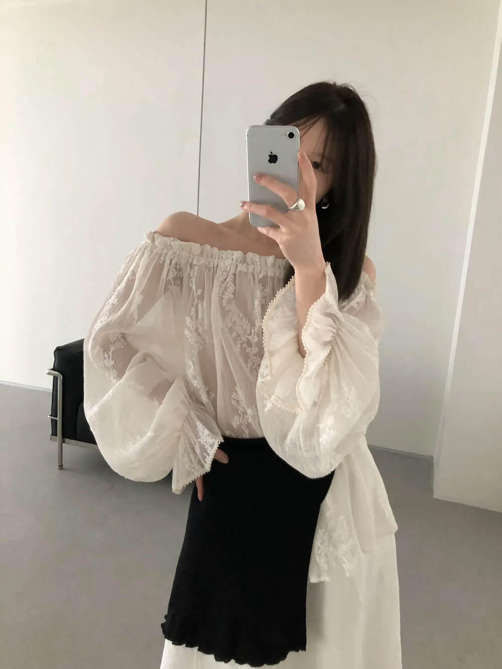 Lilian Elegant Pure Color One-Shoulder Shirt Women's 7 Meter Soft Cream Color Commute Style Loose Fit Long Sleeve Shirt
Lilian Elegant Pure Color One-Shoulder Shirt Women's 7 Meter Soft Cream Color Commute Style Loose Fit Long Sleeve Shirt