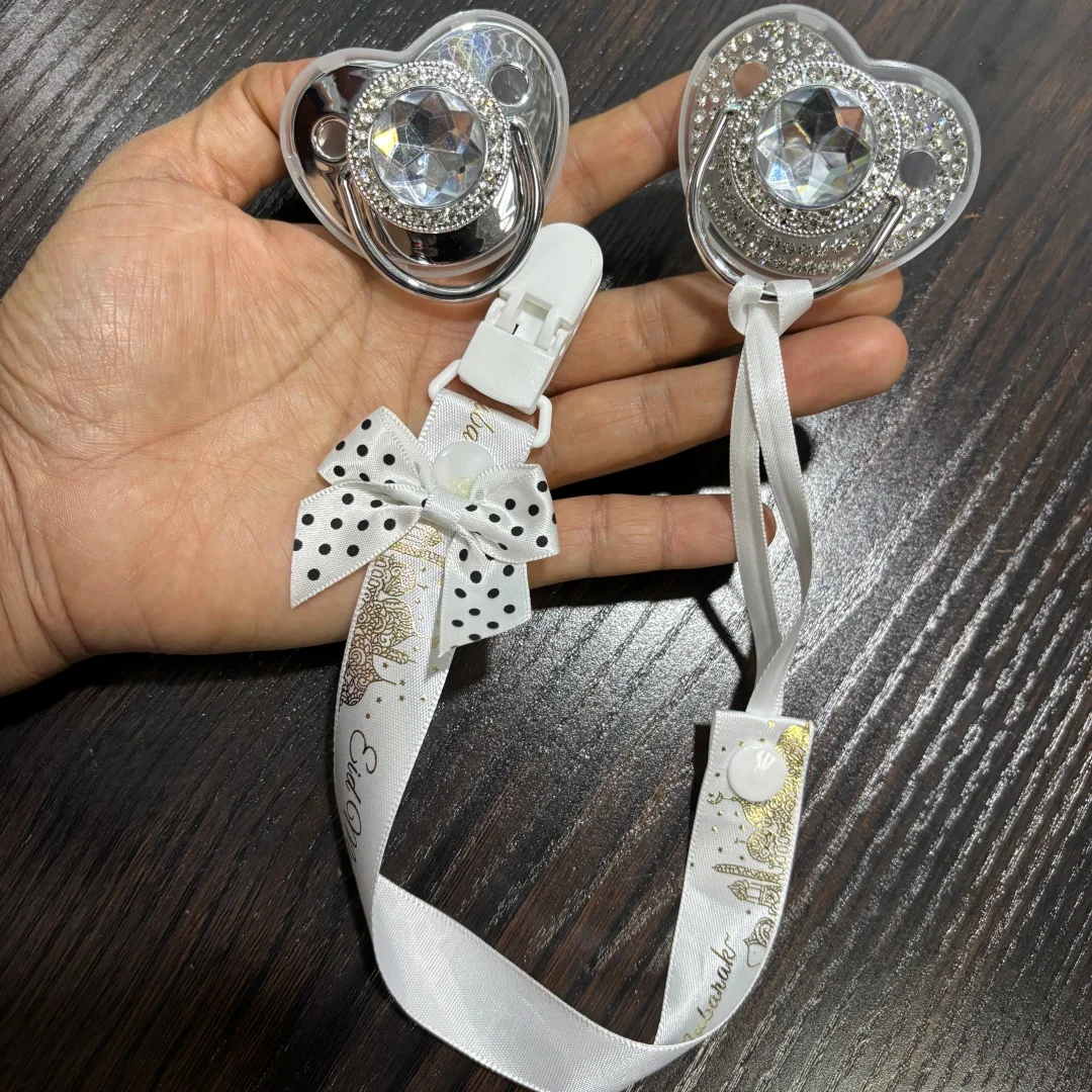 Adorable Real Nipple Feeling Pacifier for Baby with Dust Cap & Anti-Drop Chain Clip Safe Soothing Tool 0-18M
Adorable Real Nipple Feeling Pacifier for Baby with Dust Cap & Anti-Drop Chain Clip Safe Soothing Tool 0-18M