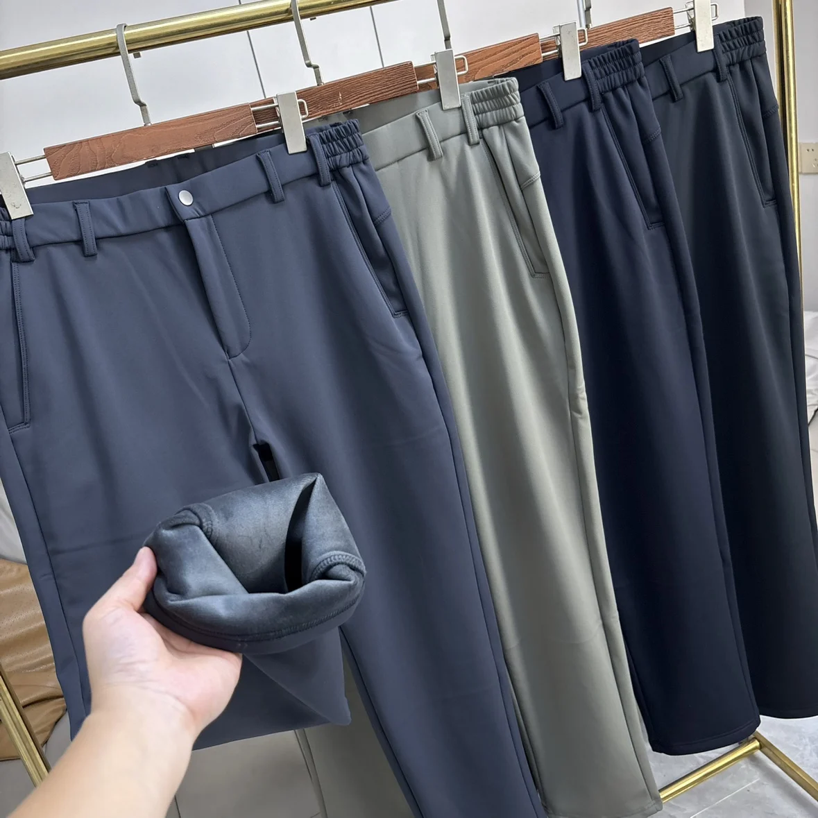 Эластичные утепленные мужские брюки прямого кроя для отдыха, деловые повседневные, ветрозащитные, водоотталкивающие, с защитой от морщин, зимние теплые
Эластичные утепленные мужские брюки прямого кроя для отдыха, деловые повседневные, ветрозащитные, водоотталкивающие, с защитой от морщин, зимние теплые