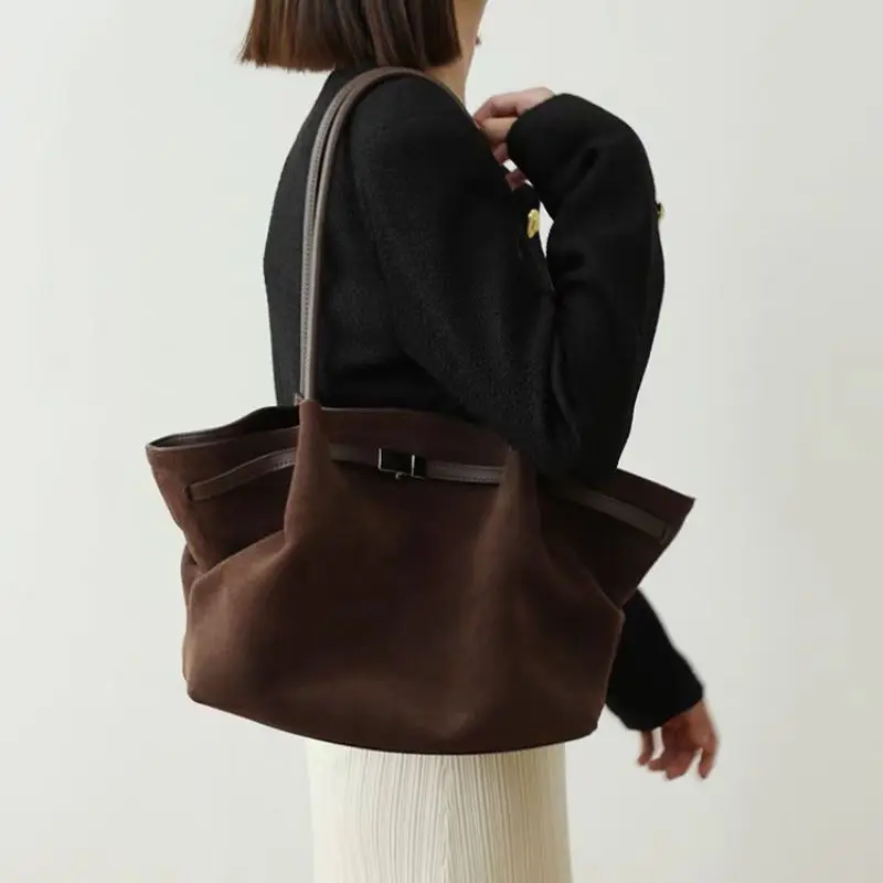 Cow Skin Women Commuter Shoulder Bag Slouchy Style Coffee Color Large Trapeze Tote Frosted Suede Retro Leisure Ladies Handbag
Cow Skin Women Commuter Shoulder Bag Slouchy Style Coffee Color Large Trapeze Tote Frosted Suede Retro Leisure Ladies Handbag