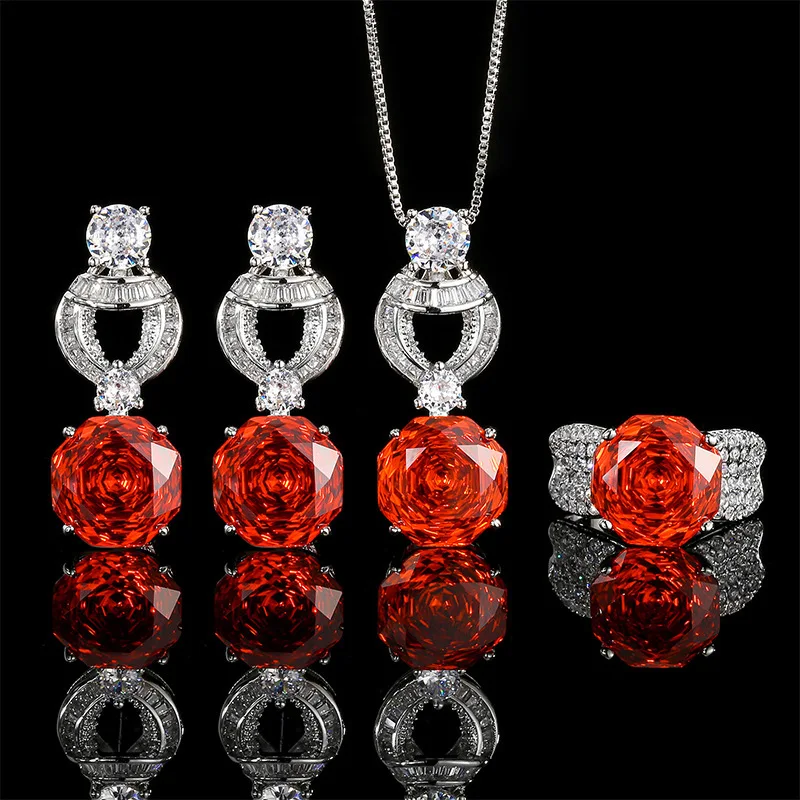 Gold-plated jewelry with a millennium cut orange-red round vintage main stone of 12mm
Gold-plated jewelry with a millennium cut orange-red round vintage main stone of 12mm