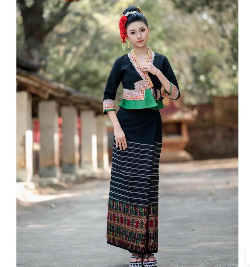 Yunnan Dai traditional clothing temperament women's suit contrasting ethnic style top woven tube skirt
Yunnan Dai traditional clothing temperament women's suit contrasting ethnic style top woven tube skirt