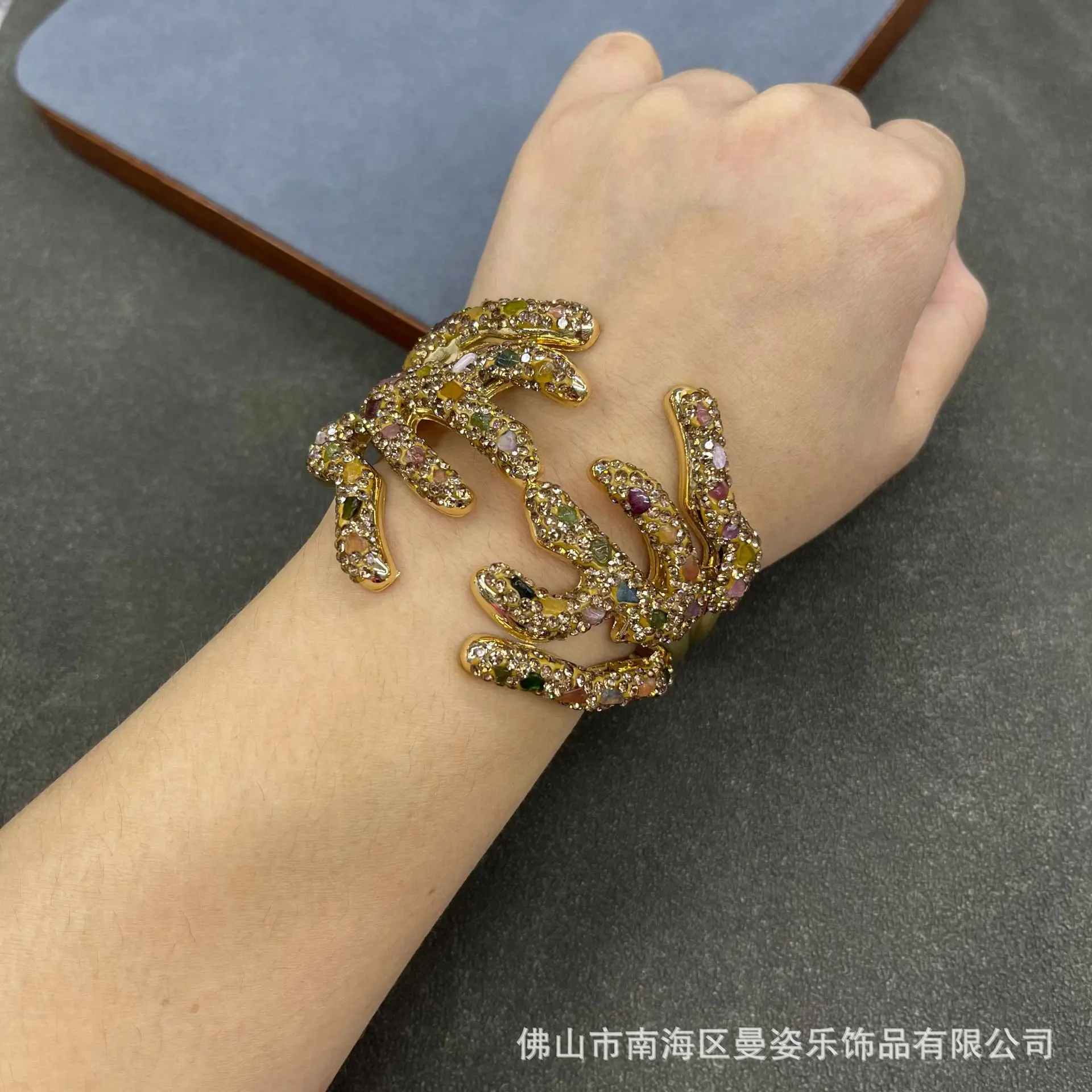 DIY accessories Ins Internet celebrity explosion alloy gold-plated zircon serpentine bracelet women's European and American fash
DIY accessories Ins Internet celebrity explosion alloy gold-plated zircon serpentine bracelet women's European and American fash