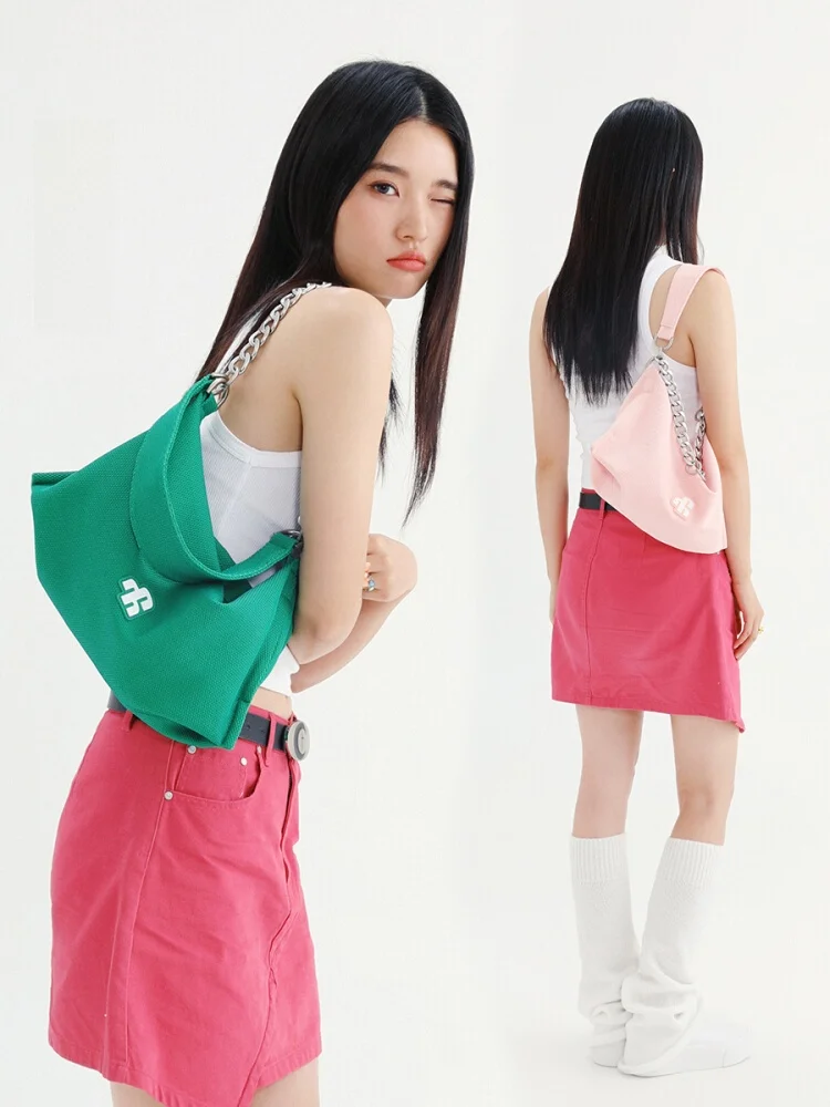 Vaoper Commuter Large Capacity Shoulder Bag Women's Trendy Chain Underarm Bag Soft Polyester Material Zipper Closure Daily Use
Vaoper Commuter Large Capacity Shoulder Bag Women's Trendy Chain Underarm Bag Soft Polyester Material Zipper Closure Daily Use