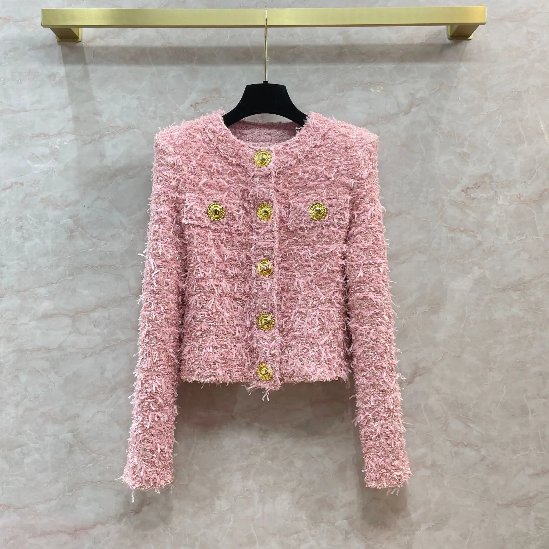 2024 High-quality Three-color Fringed Hair and Gold Thread Tweed Coat Female Metal Button Tweed Coat Small Suit
2024 High-quality Three-color Fringed Hair and Gold Thread Tweed Coat Female Metal Button Tweed Coat Small Suit