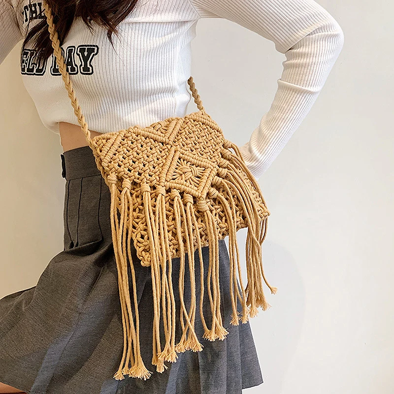 Women's Crochet Tassel Crossbody Bag Bohemian Handwoven Straw Shoulder Bag for Beach
Women's Crochet Tassel Crossbody Bag Bohemian Handwoven Straw Shoulder Bag for Beach