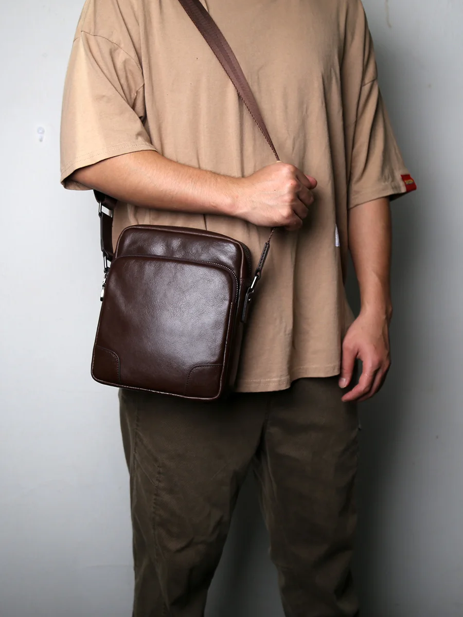 Genuine Leather oulder Bag Men's Top Layer Tanned Cowhide Casual Vertical Small Bapa for Busin And Leisure
Genuine Leather oulder Bag Men's Top Layer Tanned Cowhide Casual Vertical Small Bapa for Busin And Leisure