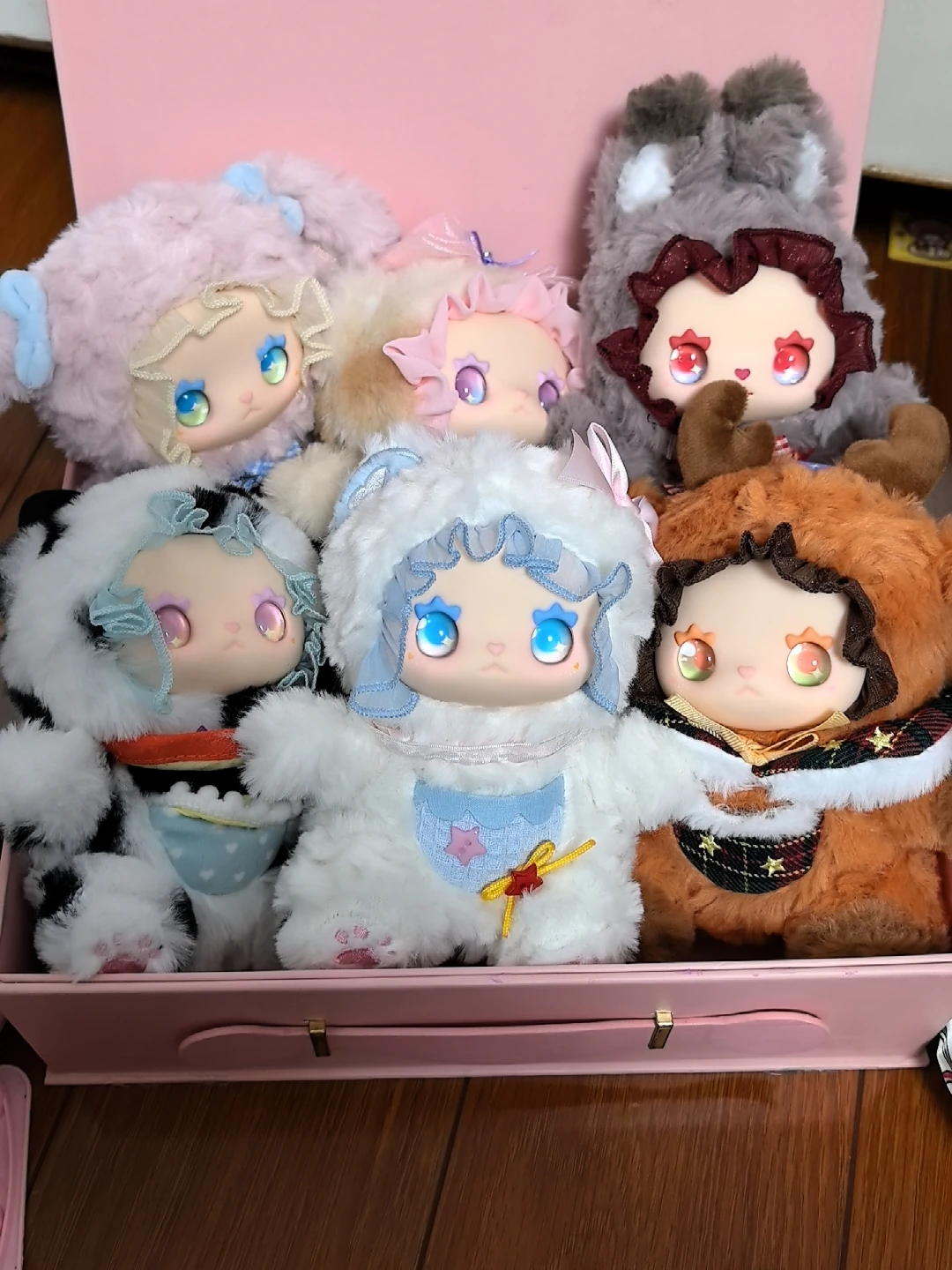 Новая оригинальная серия сказок Q.Kid, плюшевая слепая коробка, модные игрушки, милые куклы, коллекционные фигурки для девочек, подарки на день рождения
Новая оригинальная серия сказок Q.Kid, плюшевая слепая коробка, модные игрушки, милые куклы, коллекционные фигурки для девочек, подарки на день рождения