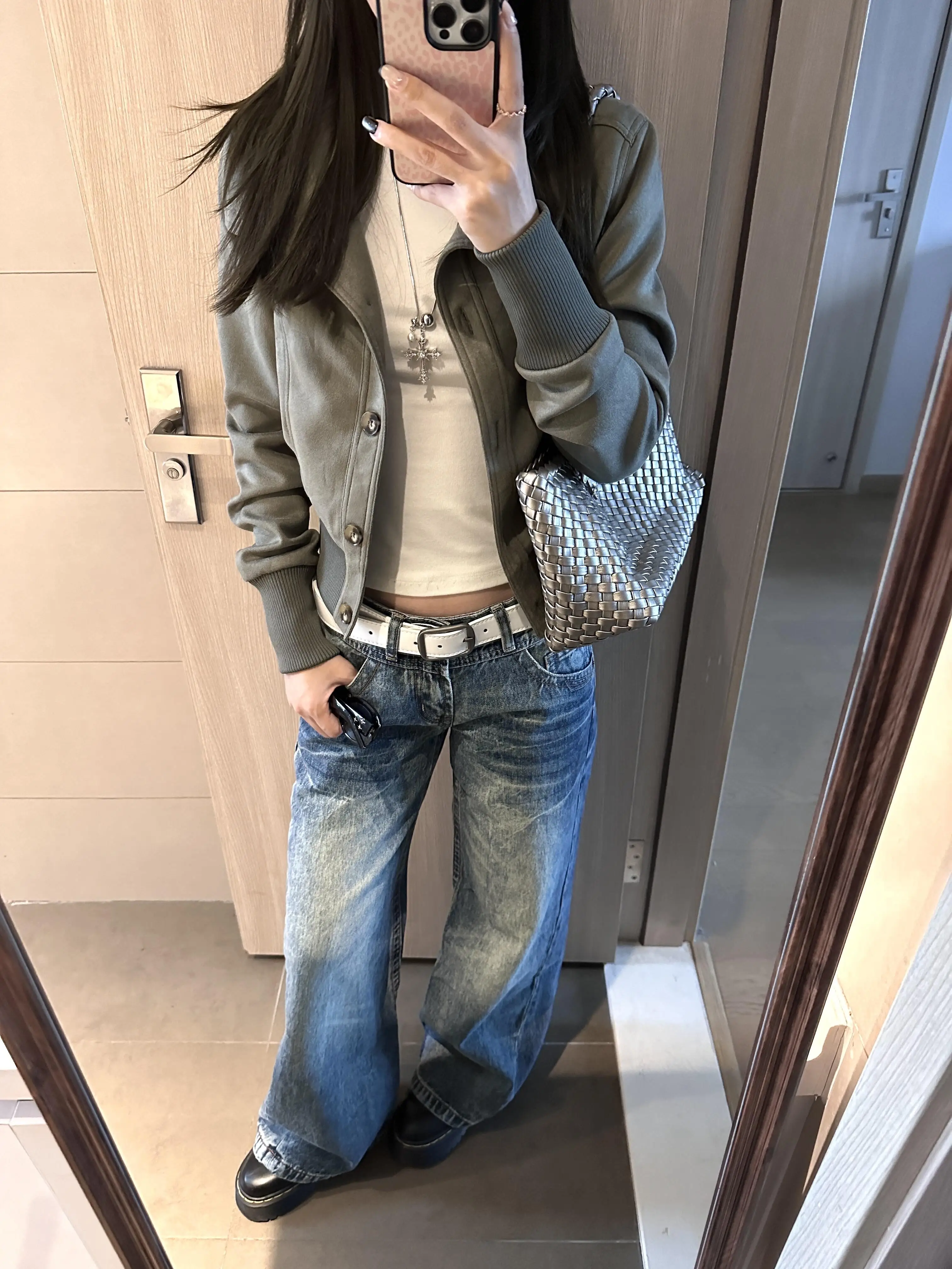 Retro American Washed Low Waist Flared Jeans Women's Loose Wide Leg Hoof Pants Autumn New Style Casual Denim Jeans
Retro American Washed Low Waist Flared Jeans Women's Loose Wide Leg Hoof Pants Autumn New Style Casual Denim Jeans