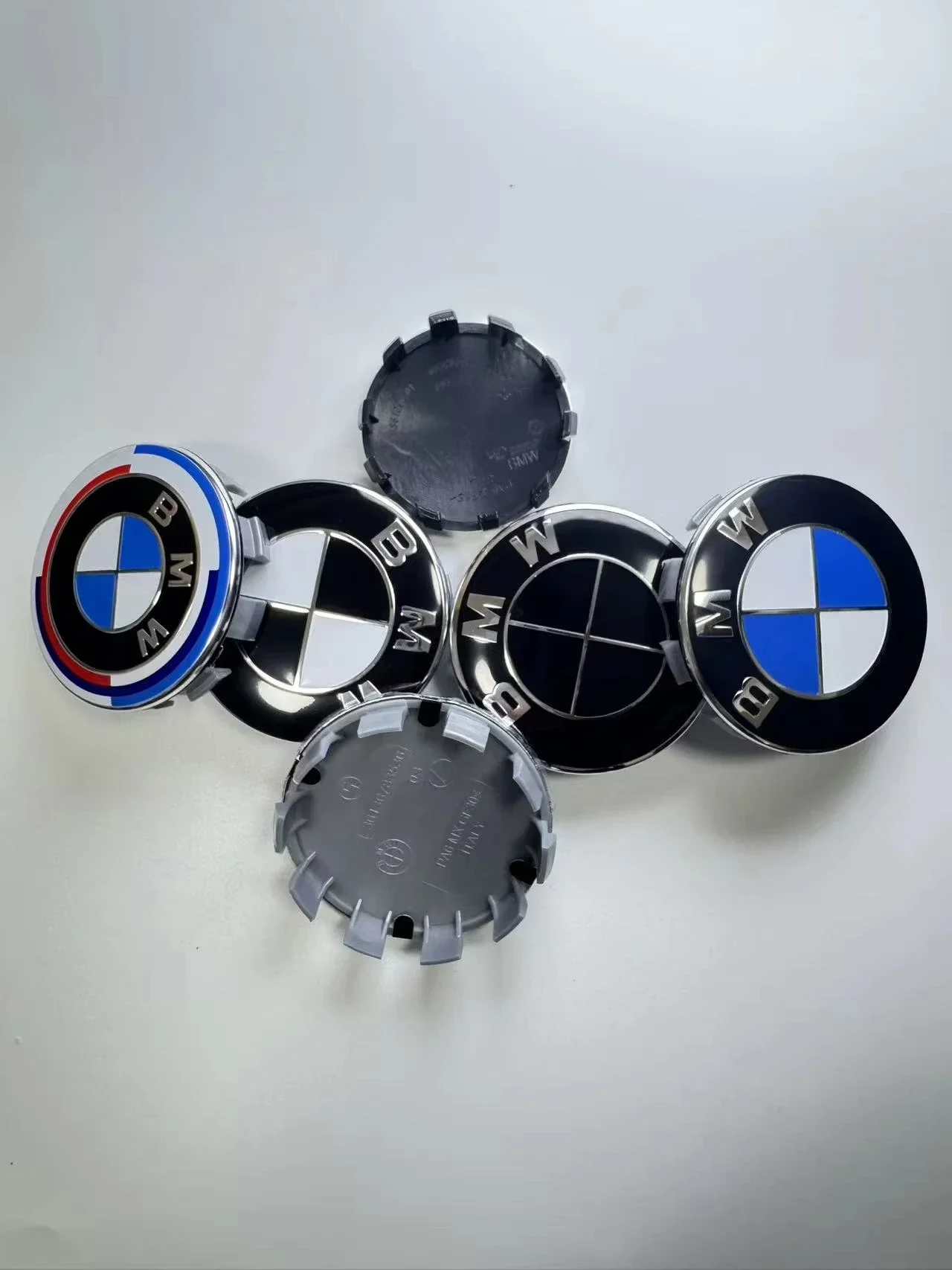56mm/68mm 4-piece BMW wheel hub center cover protective cap badge modification, suitable for BMW X5 X3 E39 F25 E60 F15 F35 F18
56mm/68mm 4-piece BMW wheel hub center cover protective cap badge modification, suitable for BMW X5 X3 E39 F25 E60 F15 F35 F18
