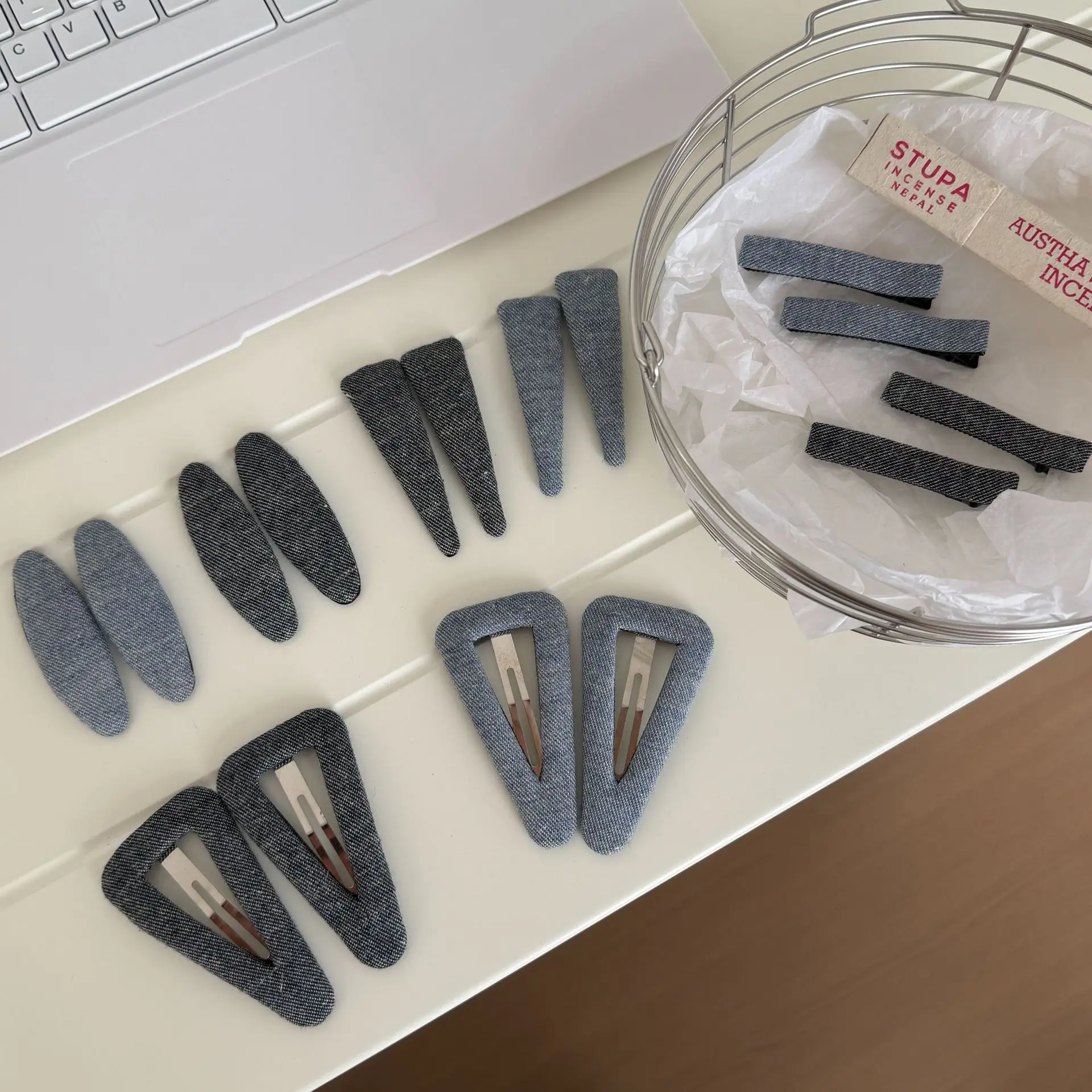 Hair Clip Blue Denim Triangle Chic Sturdy for Back Head Side Bangs Comfortable Hold Lightweight Durable Premium Summer
Hair Clip Blue Denim Triangle Chic Sturdy for Back Head Side Bangs Comfortable Hold Lightweight Durable Premium Summer