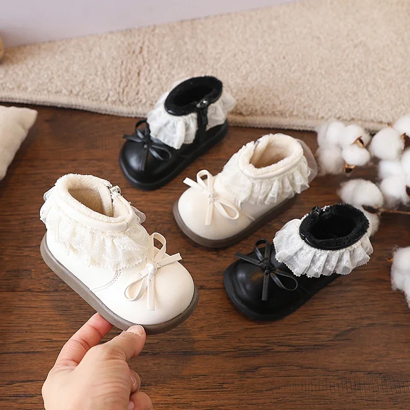 Детские кожаные ботинки, замшевые, теплые, на мягкой подошве, короткие ботильоны для девочек с простыми бантами, новинка зимы 2025, короткие сапоги для малышей с круглым носком
Детские кожаные ботинки, замшевые, теплые, на мягкой подошве, короткие ботильоны для девочек с простыми бантами, новинка зимы 2025, короткие сапоги для малышей с круглым носком