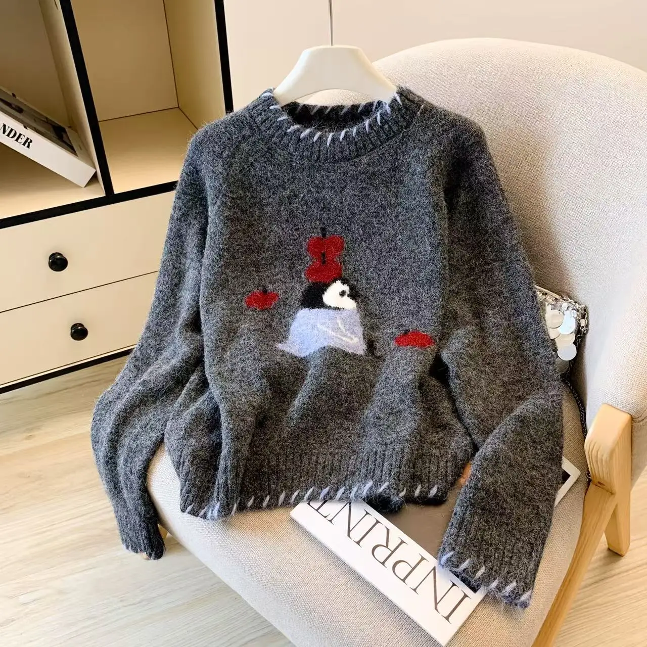 Women's Round Neck Cartoon Penguin Sweater Christmas Atmosphere Young Girls Fashion Female Long Sleeve Autumn Knitted Pullover
Women's Round Neck Cartoon Penguin Sweater Christmas Atmosphere Young Girls Fashion Female Long Sleeve Autumn Knitted Pullover