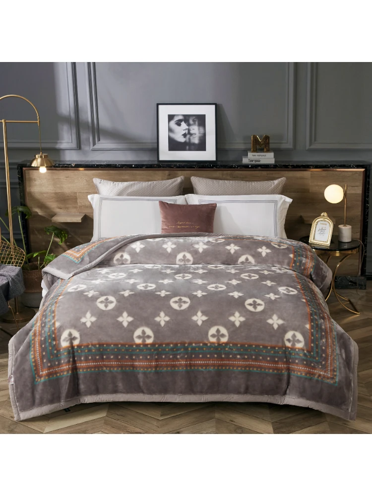2024 Fashion Luxury Brand Blanket Fannel Carpet Travel Mat Antistatic Thickened Bedspread King 200*230CM for Wedding for Winter
2024 Fashion Luxury Brand Blanket Fannel Carpet Travel Mat Antistatic Thickened Bedspread King 200*230CM for Wedding for Winter