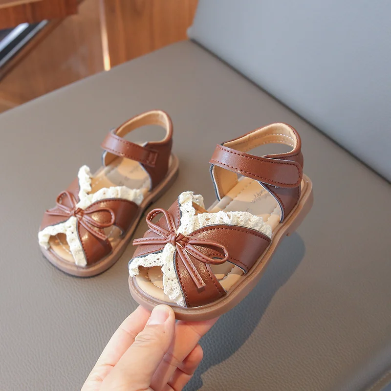 Girls Lace Bowknot Sandals Kids Shoes Baby Hoop Loop Leather Peep Toe Sandal 2025 Summer Child Barefoot Flat Shoe for 22-31
Girls Lace Bowknot Sandals Kids Shoes Baby Hoop Loop Leather Peep Toe Sandal 2025 Summer Child Barefoot Flat Shoe for 22-31