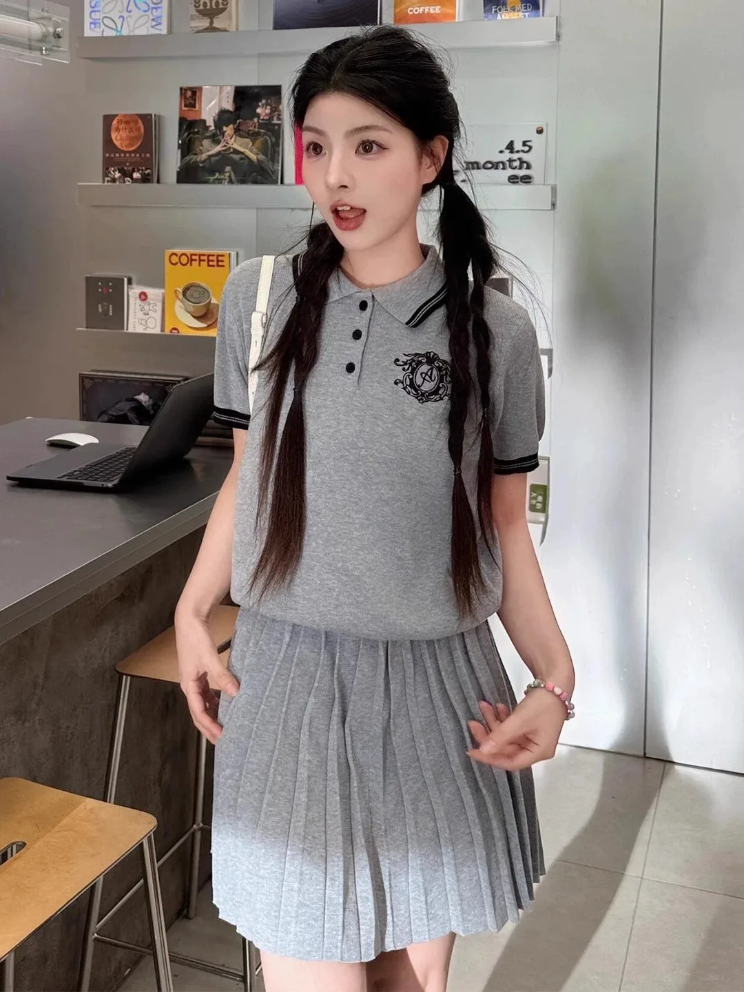 Summer Casual Sle plus Size Women's ort Sve Pleated Skirt Set Faionable College Sle Ensemble for Plump MM
Summer Casual Sle plus Size Women's ort Sve Pleated Skirt Set Faionable College Sle Ensemble for Plump MM
