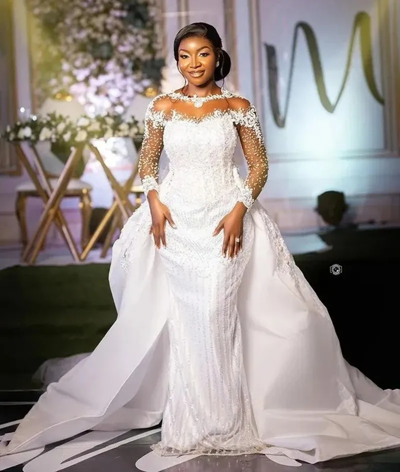 Customized Illusion Sheer Neck Shinny Appliques Beads Wedding Dress For Bride Full Sleeves Bridal Gown with Removable Skirt
Customized Illusion Sheer Neck Shinny Appliques Beads Wedding Dress For Bride Full Sleeves Bridal Gown with Removable Skirt
