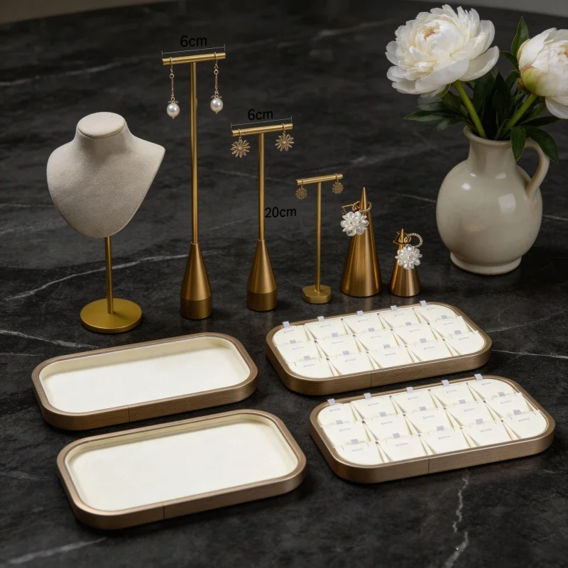 Набор бежевых бархатных подставок для украшений, органайзер с несколькими отделениями для колец, серег, ожерелий, браслетов, модульная витрина
Набор бежевых бархатных подставок для украшений, органайзер с несколькими отделениями для колец, серег, ожерелий, браслетов, модульная витрина