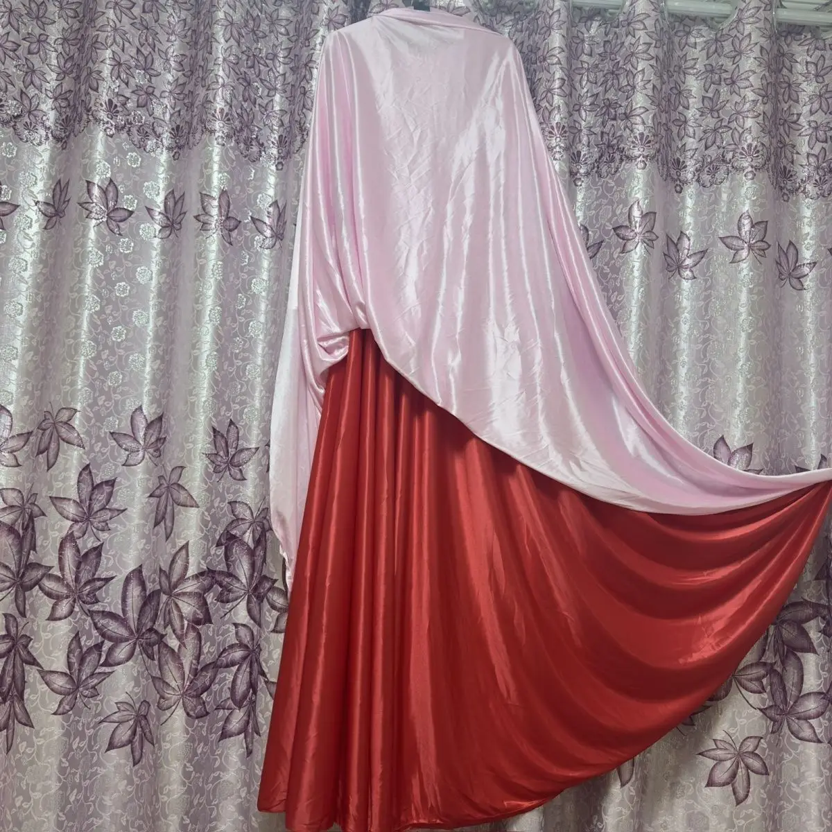 For 40-140kg Length1.4m Unisex 2 Layers Glossy Satin Long Dress Loose Maxi Dress Elegant Dresses Sleeping Wear
For 40-140kg Length1.4m Unisex 2 Layers Glossy Satin Long Dress Loose Maxi Dress Elegant Dresses Sleeping Wear