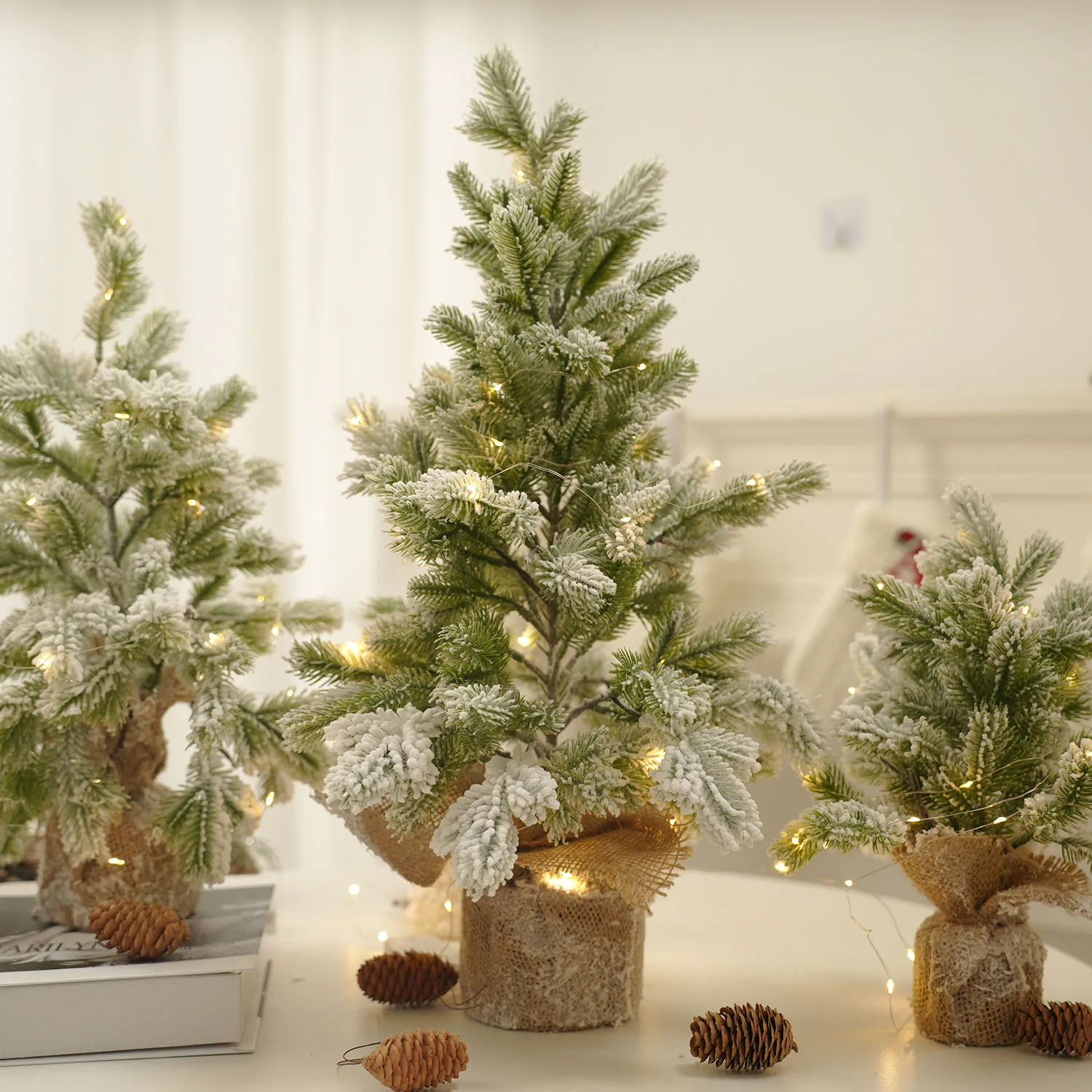 Artificial Mini Christmas Tree Snow Flocked Artificial Pine Christmas Tree with LED Lighted Tabletop Christmas Tree Burlap Base
Artificial Mini Christmas Tree Snow Flocked Artificial Pine Christmas Tree with LED Lighted Tabletop Christmas Tree Burlap Base