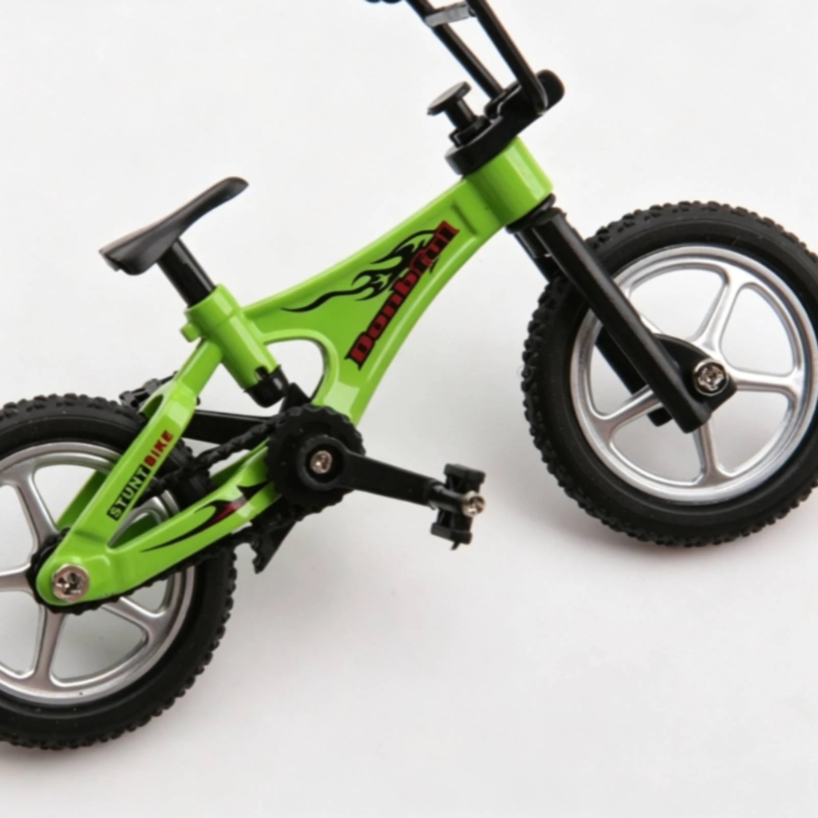 Blister Card Toy Set BMX-Style Miniature Alloy Cycle Finger Skateboard Toy Treaded Tires Miniature Finger Cycle for Children
Blister Card Toy Set BMX-Style Miniature Alloy Cycle Finger Skateboard Toy Treaded Tires Miniature Finger Cycle for Children