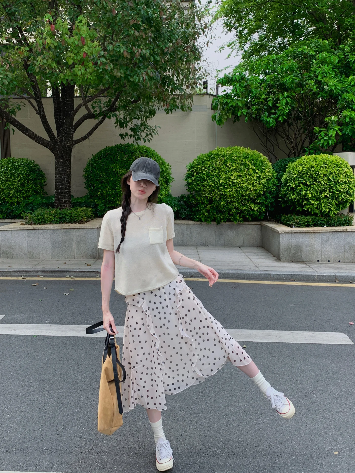 Sweet High Waist Spring Outfit Women's Thin Short Sleeve Knitted Top And Polka Dot Skirt Two Piece Set for Young Adults
Sweet High Waist Spring Outfit Women's Thin Short Sleeve Knitted Top And Polka Dot Skirt Two Piece Set for Young Adults