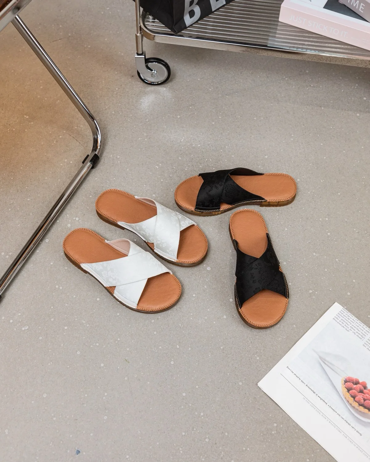 Роскошные шлепанцы с вышивкой, Новинка лета 2024, Классические Женские Простые повседневные пляжные шлепанцы с перекрестными ремешками, Тапочки
Роскошные шлепанцы с вышивкой, Новинка лета 2024, Классические Женские Простые повседневные пляжные шлепанцы с перекрестными ремешками, Тапочки