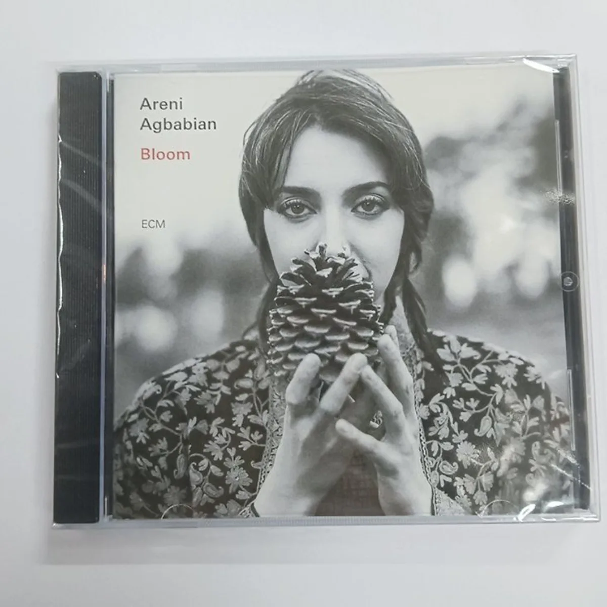 Areni Agbabian Bloom - Iconic ECM World Folk Vocal Jazz Contemporary World Music Studio Album Feat Intimate Performances CD
Areni Agbabian Bloom - Iconic ECM World Folk Vocal Jazz Contemporary World Music Studio Album Feat Intimate Performances CD