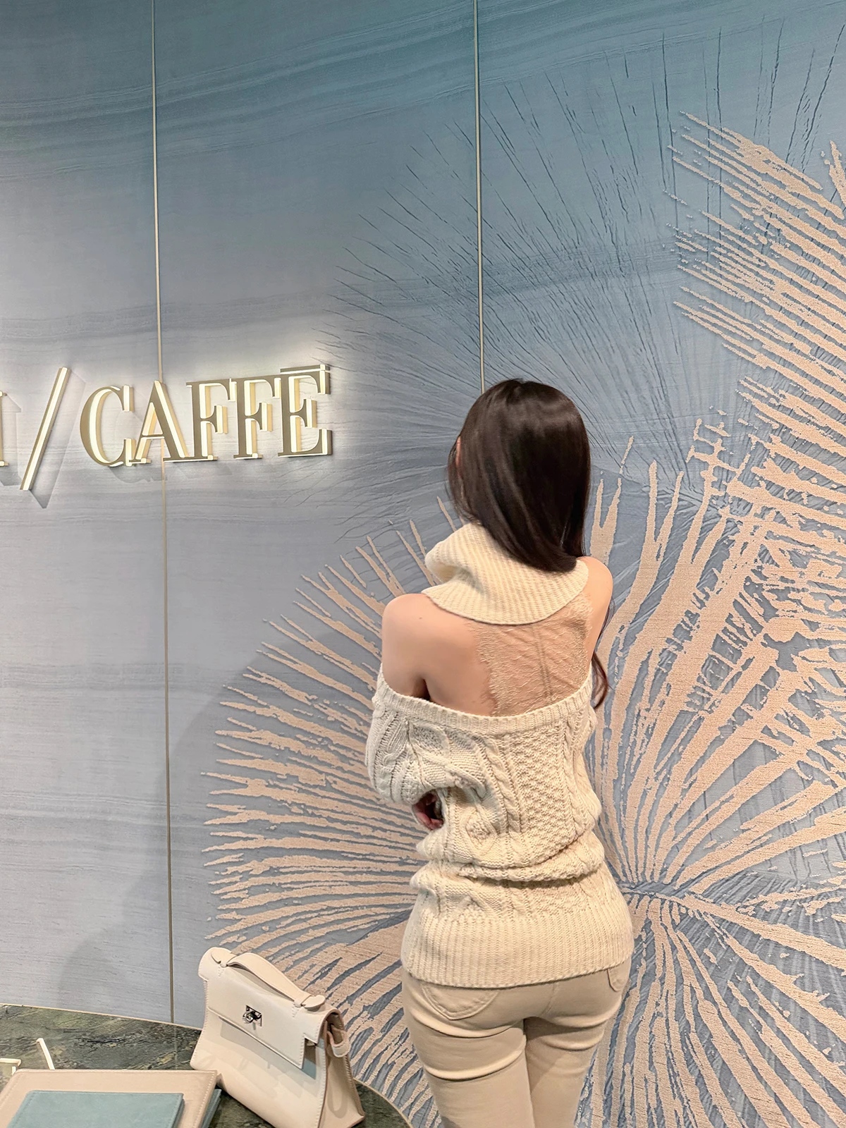 Свитер Ele с высоким воротником, кружевной дизайн Ba, уникальный маленький женский трикотаж молочно-абрикосового цвета, зима Faion 2025
Свитер Ele с высоким воротником, кружевной дизайн Ba, уникальный маленький женский трикотаж молочно-абрикосового цвета, зима Faion 2025