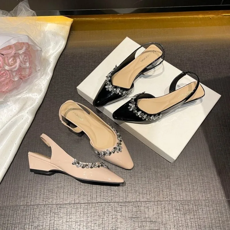 Elegant Feng Rhinestone Pointed Toe Baotou Sandals Women's 2026 Spring New Temperament Versatile Low Heeled Shoes
Elegant Feng Rhinestone Pointed Toe Baotou Sandals Women's 2026 Spring New Temperament Versatile Low Heeled Shoes