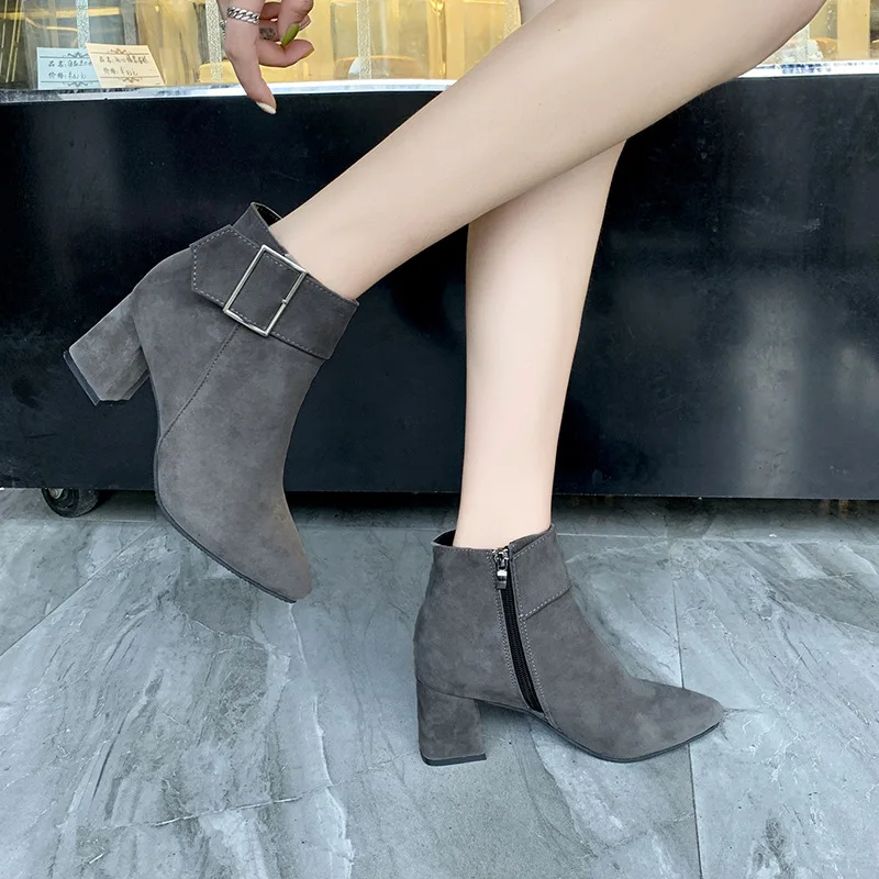 New Autumn 2022 High Heels Women Boots for Woman Fashion Korean Ankle Boots Female Belt Buckle Short Boots Ladies Casual Shoes
New Autumn 2022 High Heels Women Boots for Woman Fashion Korean Ankle Boots Female Belt Buckle Short Boots Ladies Casual Shoes