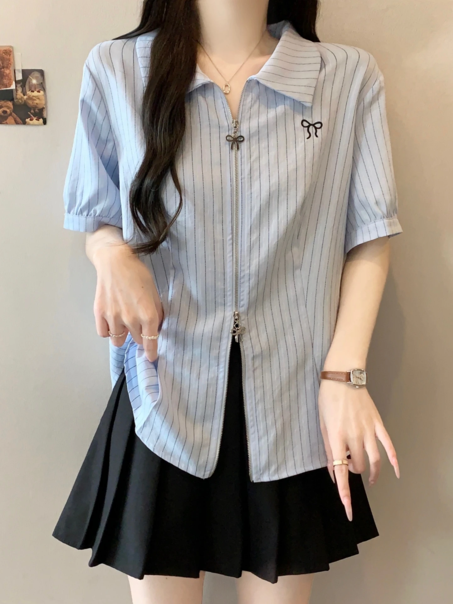 Blue Striped Short Sleeve Base Shirt Women Summer 2026 plus Size Flattering Double Zipper Knot Embroidery Top
Blue Striped Short Sleeve Base Shirt Women Summer 2026 plus Size Flattering Double Zipper Knot Embroidery Top