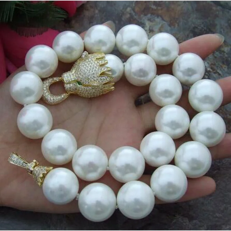 Charming 16 mm white shell pearl nelace micro inlay zircon dragon head accessories nelace long 48 cm
Charming 16 mm white shell pearl nelace micro inlay zircon dragon head accessories nelace long 48 cm
