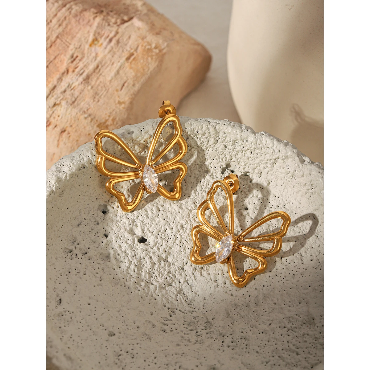 Hollow Butterfly Stud Earrings For Women 18K Gold PVD Plated Stainless Steel Marquise Cut Zircon CZ Waterproof Dainty Ear Studs
Hollow Butterfly Stud Earrings For Women 18K Gold PVD Plated Stainless Steel Marquise Cut Zircon CZ Waterproof Dainty Ear Studs