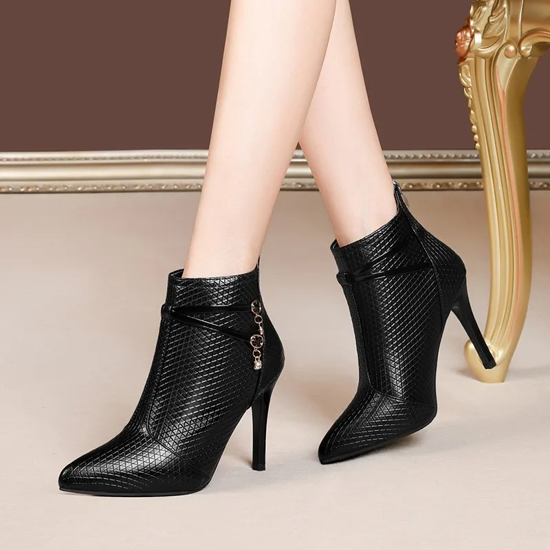 Women's Boots 2023 New Large Size High-heeled Fashion Boots Fashion Plus Cotton Warm Nude Boots Banquet Women's Shoes Short Boot
Women's Boots 2023 New Large Size High-heeled Fashion Boots Fashion Plus Cotton Warm Nude Boots Banquet Women's Shoes Short Boot