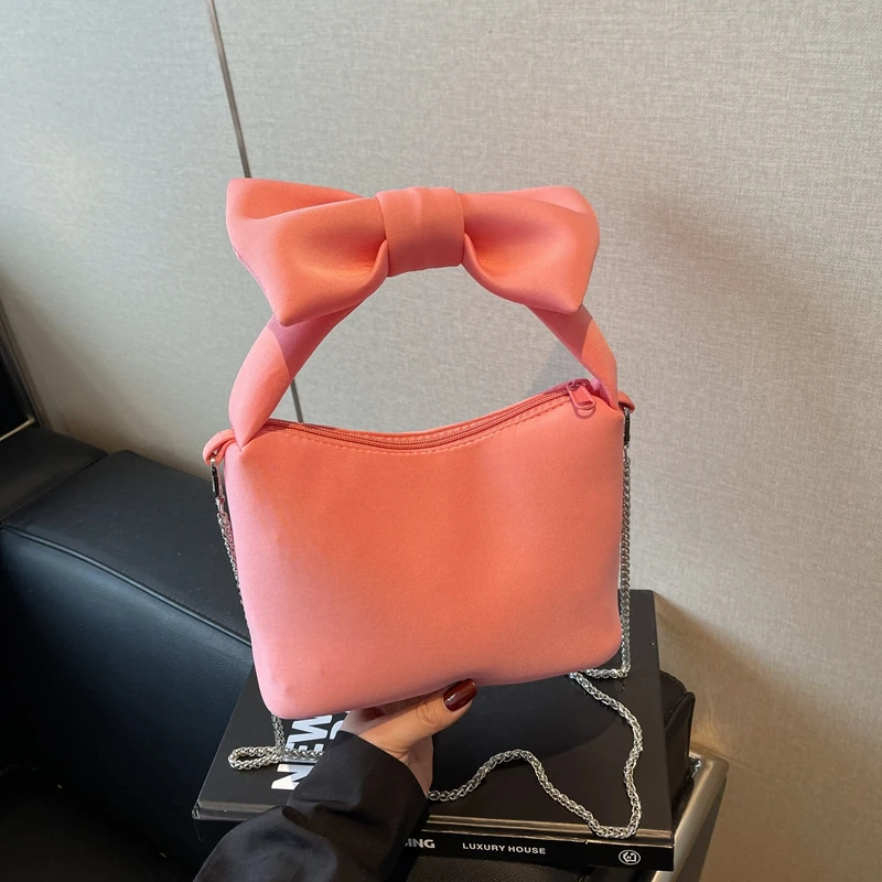 2025 Women's Pink Bow Crossbody Bags Versatile Fashion Solid Color Chains Handbags Casual Female Shoulder Pack
2025 Women's Pink Bow Crossbody Bags Versatile Fashion Solid Color Chains Handbags Casual Female Shoulder Pack