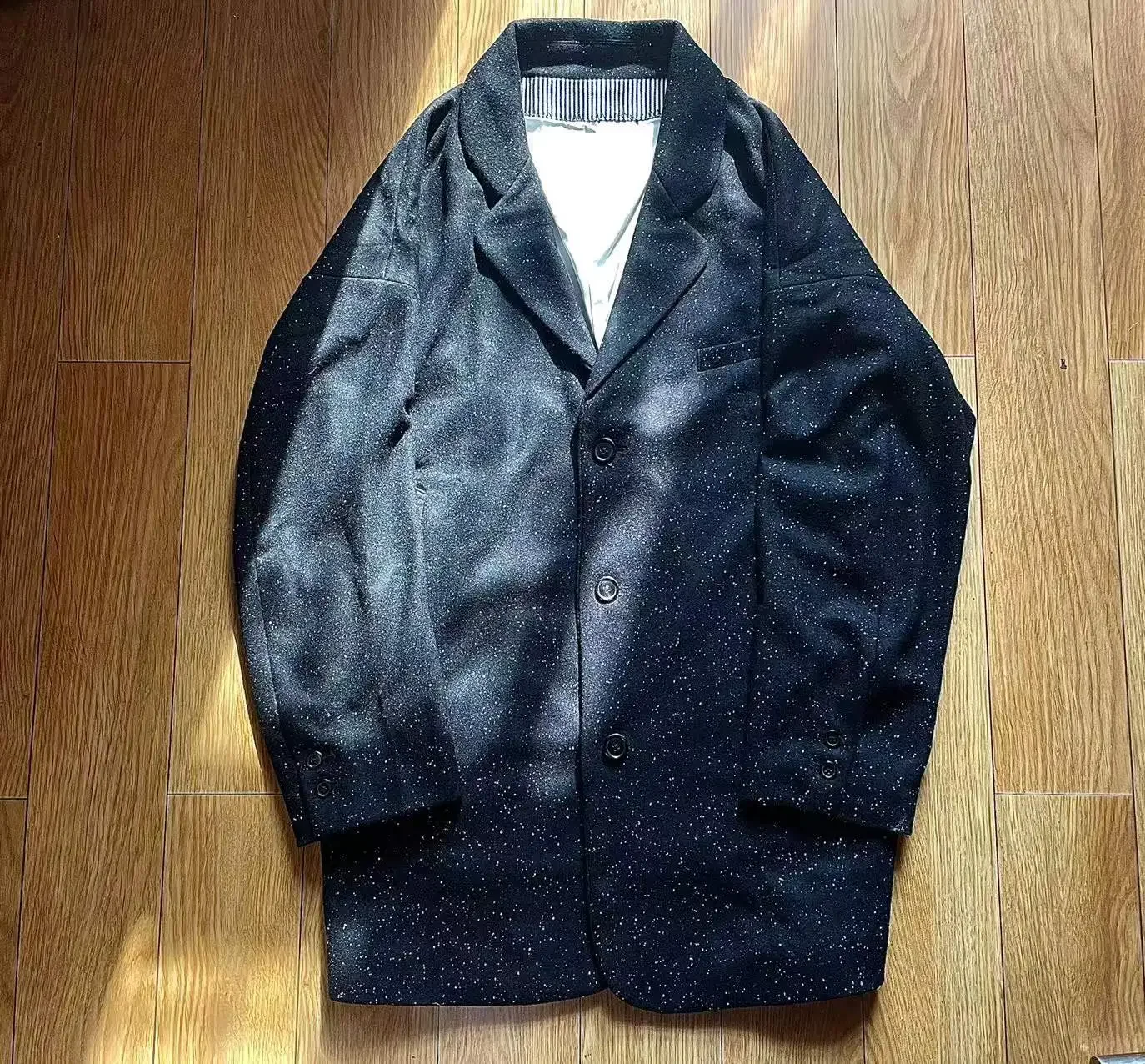 VISVIM WMV 19AW GALEN COAT Shibuya Store Limited ЧЕРНОЕ шерстяное пальто со снежинками
VISVIM WMV 19AW GALEN COAT Shibuya Store Limited ЧЕРНОЕ шерстяное пальто со снежинками
